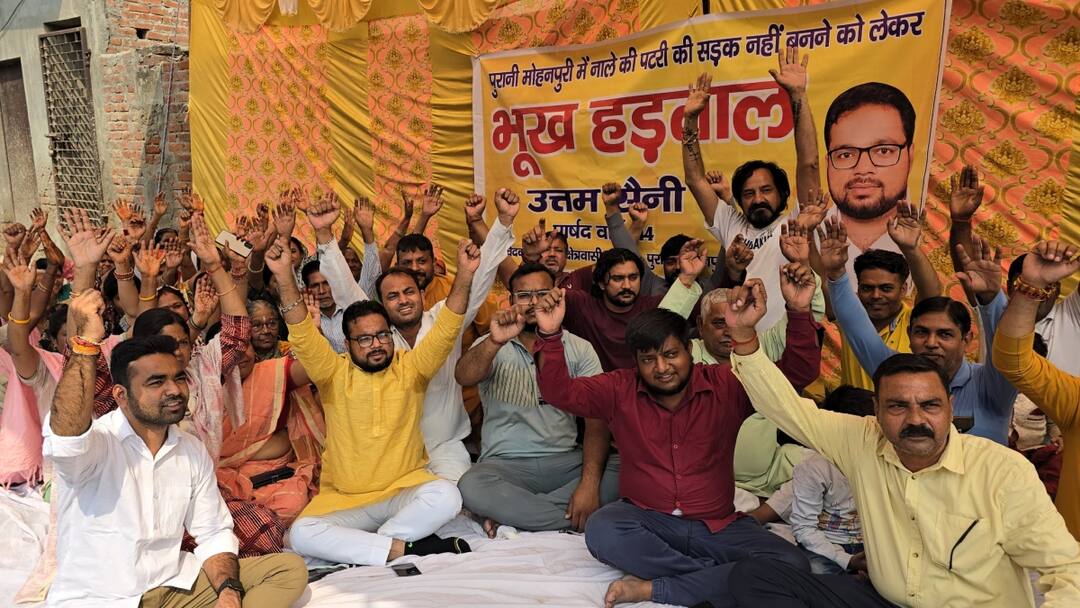 Meerut News BJP councilor demonstrated against municipal corporation officials ann मेरठ: BJP पार्षद ने नगर निगम के खिलाफ मोर्चा, भूख हड़ताल पर बैठे, जानें क्या है मामला