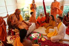 परीचा पती, शं‍कराचार्यांच्या चरणी; राघव चड्ढा अन् परिणी चोप्राकडून अविमुक्तेश्वरानंदांचे स्वागत