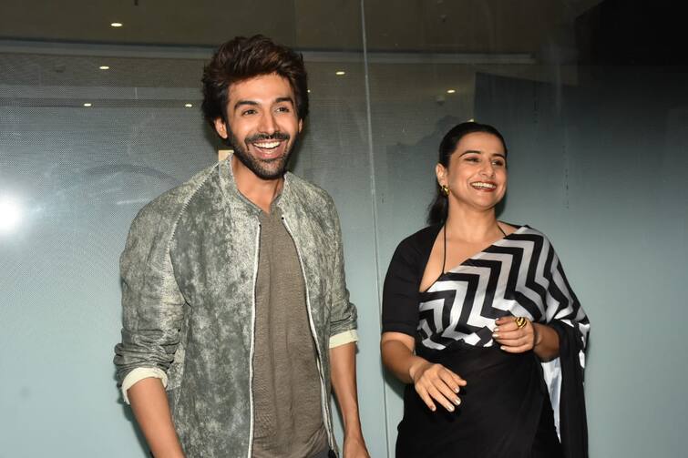 Bhool Bhulaiyaa 3: ‘मंजुलिका’ बन विद्या बालन ने फिर दबाया कार्तिक आर्यन का गला, फिल्म के प्रमोशन में दिखा ऐसा अवतार Bhool Bhulaiyaa 3: ‘मंजुलिका’ बन विद्या बालन ने फिर दबाया कार्तिक आर्यन का गला, फिल्म के प्रमोशन में दिखा ऐसा अवतार