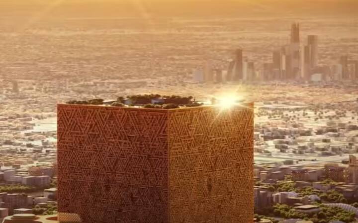 ਸਾਊਦੀ ਅਰਬ ਦੇ ਰਿਆਦ 'ਚ ਬਣ ਰਿਹਾ ਮੁਕਾਬ ਟਾਵਰ ਦੁਨੀਆ ਦੀ ਸਭ ਤੋਂ ਵੱਡੀ ਇਮਾਰਤ ਬਣਨ ਜਾ ਰਿਹਾ ਹੈ, ਇਸ ਦਾ ਕੰਮ ਪੂਰੇ ਜ਼ੋਰਾਂ 'ਤੇ ਚੱਲ ਰਿਹਾ ਹੈ ਅਤੇ ਇਹ ਜਲਦੀ ਹੀ ਤਿਆਰ ਹੋ ਜਾਵੇਗਾ।