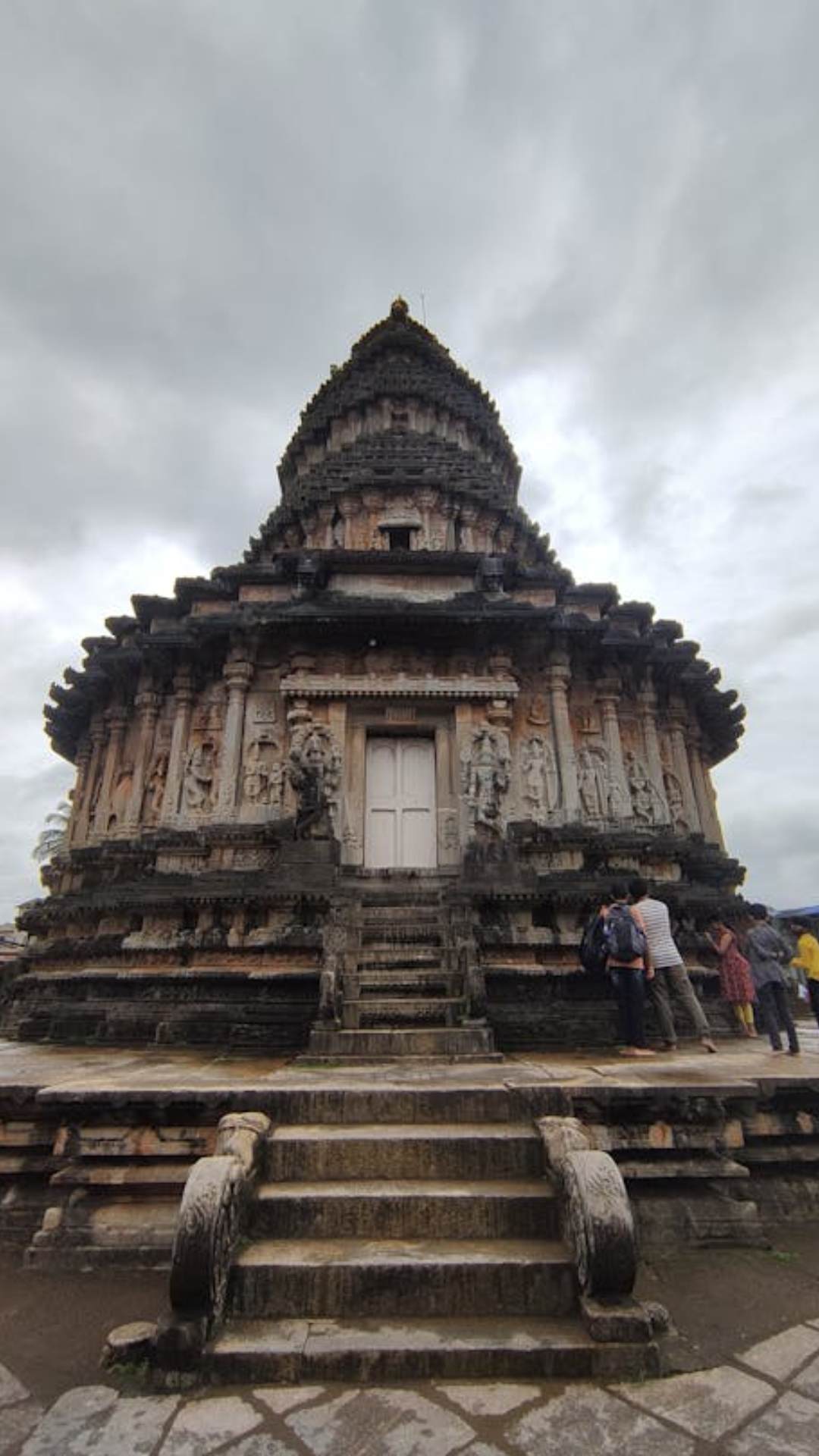 इस दरवाजे को कभी नहीं खोला गया है, क्योंकि इसे शापित माना जाता है