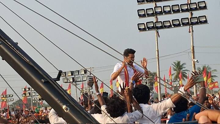 ஒவ்வொரு கட்சி ஆரம்பிக்கும்போது அதன் தலைவர்கள் கொள்கைகளை வெளியிடுவர். ஆனால் தவெக சற்று வித்தியாசமாக கொள்கைகளை வெளியிட்டுள்ளது.   இதுகுறித்து விஜய் கூறுகையில்,  “ஒரு கட்சிக்கு ரொம்ப முக்கியம் கொள்கைகளும், தொண்டர்களும். ஒரு கட்சிக்கு கொள்கைகள் எவ்வளவு முக்கியமோ அதே அளவு தொண்டர்களும் அவ்வளவு முக்கியம். நானும் அந்த தொண்டர்களில் ஒருவன்தான். கொள்கைகளை தலைவர்தான் அறிவிக்க வேண்டும் என அவசியம் இல்லை என தெரிவித்தார்.