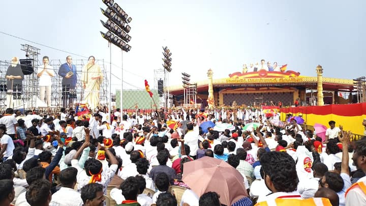 கட்சி கொடி விஜய் ஏற்றியதையடுத்து, தமிழக வெற்றிக் கழக மாநாட்டில் தமிழ்த்தாய் வாழ்த்து ஒலிக்கப்பட்டது. 101 அடி உயர கம்பத்தில் பறக்கும் தவெக கொடி..