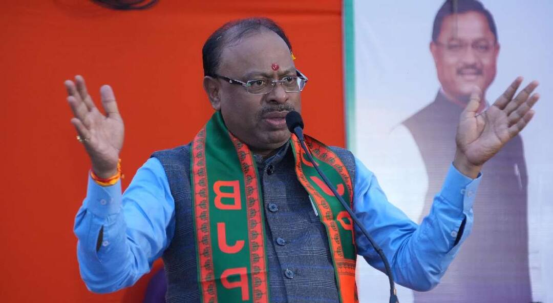 आम्ही आता पूर्ण सावध असून गनिमी काव्याचे उत्तर गनिमी काव्यानेच देऊ, चंद्रशेखर बावनकुळे यांचा विरोधकांसह महायुतीतील बंडखोरांना इशारा Chandrasekhar Bawankule s warning to the rebels in the mahayuti leaders along with opposition over Maharashtra Vidhan Sabha Election 2024 आम्ही आता पूर्ण सावध असून गनिमी काव्याचे उत्तर गनिमी काव्यानेच देऊ, चंद्रशेखर बावनकुळे यांचा विरोधकांसह महायुतीतील बंडखोरांना इशारा