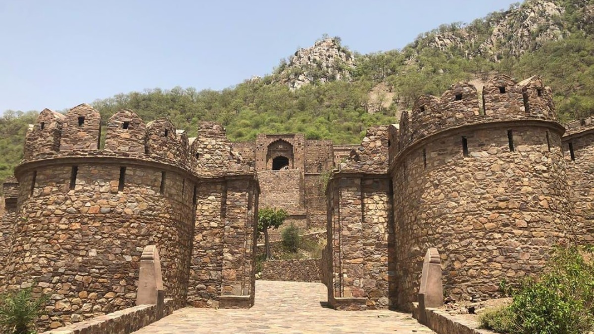 Halloween 2024: From Bhangarh Fort To Dumas Beach Explore The Spine Chilling Haunted Destinations In India