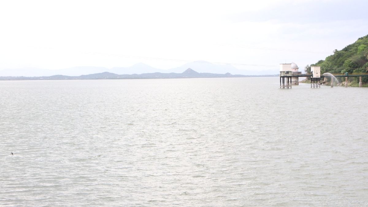 Mettur Dam: திடீர் சரிவு... மேட்டூர் அணையின் நீர்வரத்து 33,148 கன அடியில் இருந்து 30,475 கன அடியாக குறைந்தது.