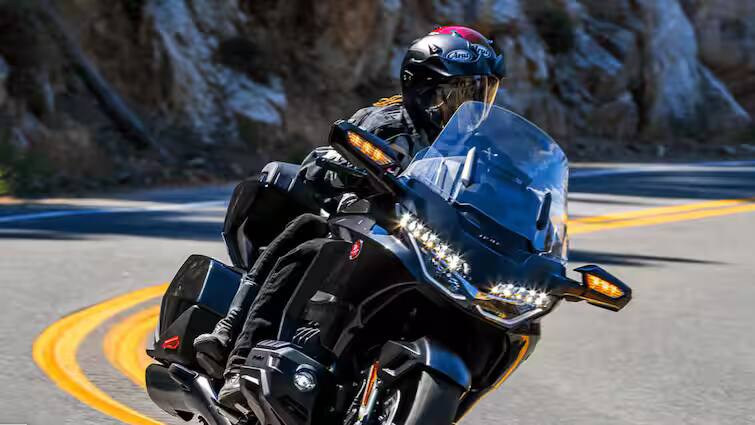 honda-gold-wing-tour-bike-toyota-fortuner-price-39-lakh-70-thousand-price-specifications Hondaની આ બાઇક લક્ઝરી કારને આપે છે ટક્કર,કિંમત Toyota Fortuner કરતાં પણ વધારે
