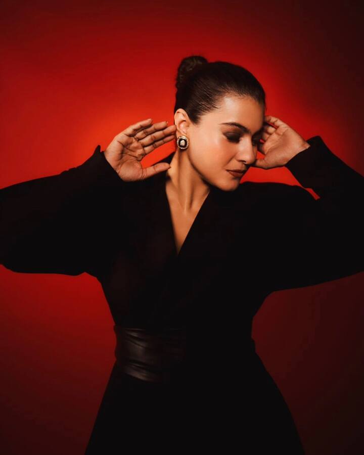 Her slicked-back bun allowed her stunning outfit to take center stage.