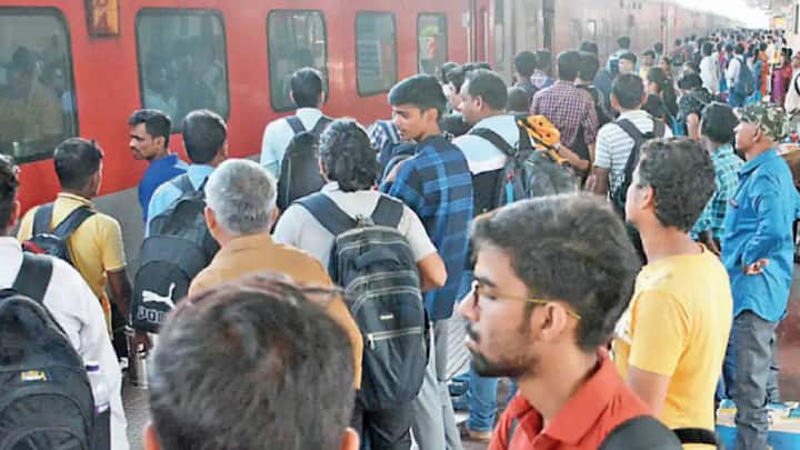 रेल्वे स्थानाकावरील गर्दी व प्रवासाची यंत्रणा सुरळीतपणे  सुनिश्चित करण्यासाठी, प्रमुख स्थानकांवर प्लॅटफॉर्म तिकीट विक्री तात्पुरती प्रतिबंधित करण्यात आली आहे.