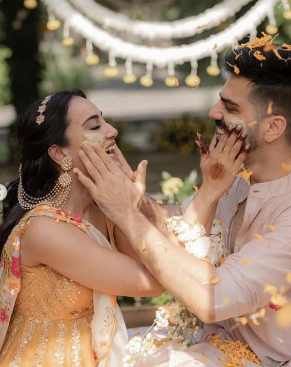 नागिन 3 के अलावा कबूल कबूल है में सुरभि ने शानदार एक्टिंग की थी और टीवी की दुनिया में छा गईं. अब वो अपने लॉन्ग टाइम ब्वॉयफ्रेंड के साथ शादी कर रही हैं.
