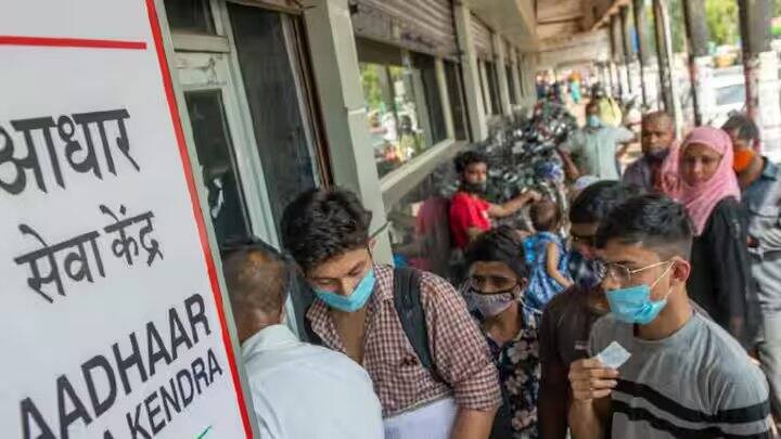 આધાર કાર્ડમાં માહિતી અપડેટ કરાવવા માટે તમે આધાર સેન્ટર જઈ શકો છો. ત્યાં આધાર અપડેટ કરાવવા માટે તમારે એપોઈન્ટમેન્ટ લેવી પડે છે. ત્યારબાદ તમે ત્યાં જઈને તમારું આધાર કાર્ડ અપડેટ કરાવી શકો છો.