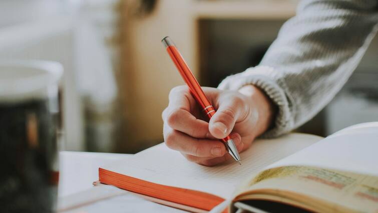 study tips some simple hacks to maintain your focus while you are studying Study Tips: পড়াশোনায় মন বসে না? ছোট ছোট নিয়মেই বাড়বে একাগ্রতা