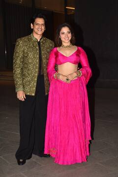 Diwali Bash 2024: पिंक लहंगे में बला की हसीन लगीं तमन्ना भाटिया, सीक्वेंस साड़ी पहन खूब जचीं करिश्मा तन्ना, देखें तस्वीरें