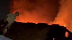 आगरा की जूता फैक्ट्री में लगी आग, दमकल कर्मियों ने आग पर पाया काबू