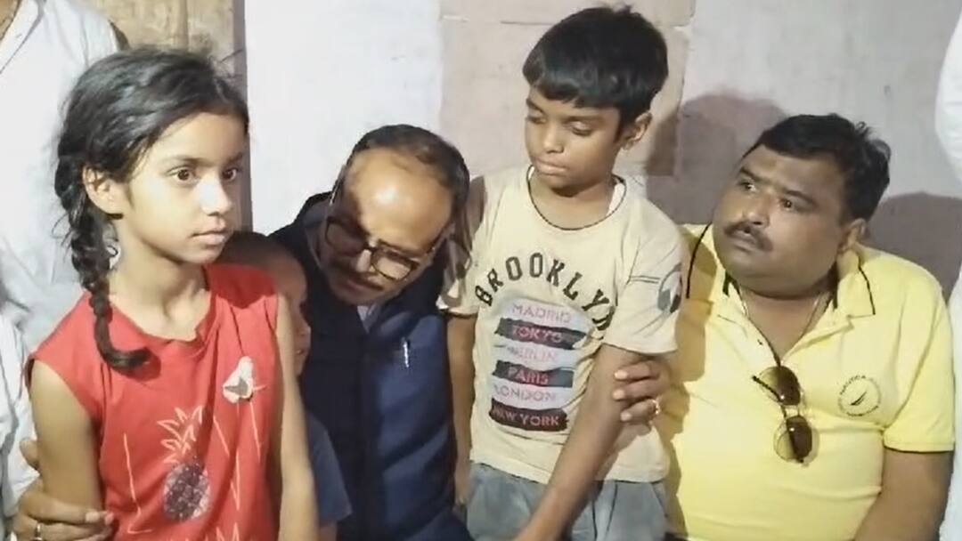 Mohit Pandey Case: सीएम योगी के बाद डिप्टी सीएम ब्रजेश पाठक ने मोहित के परिजनों से मुलाकात की, कहा- 'कार्रवाई होगी' Mohit Pandey Case after CM Yogi Adityanath now Brajesh Pathak meet Mohit Family ann Mohit Pandey Case: सीएम योगी के बाद डिप्टी सीएम ब्रजेश पाठक ने मोहित के परिजनों से मुलाकात की, कहा- 'कार्रवाई होगी'