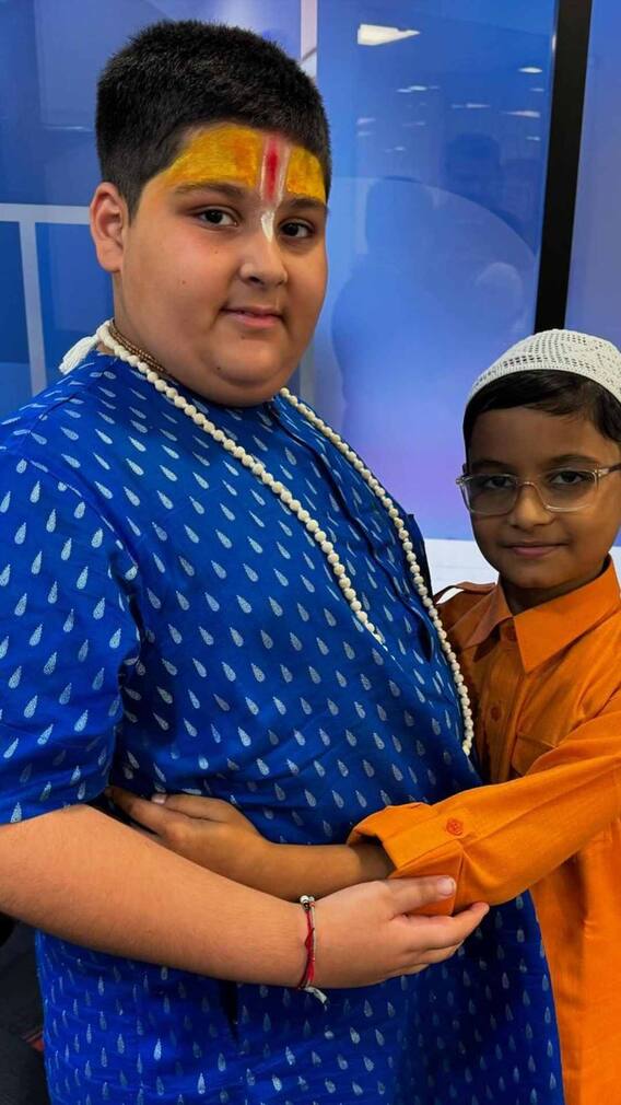 Instagram पर किसको फॉलो करते हैं Abhinav Arora?