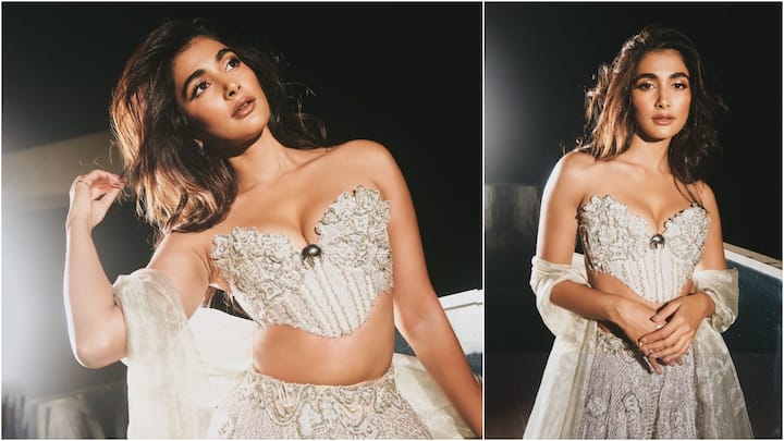 Pooja Hegde Latest Photos : హాట్​ బాంబ్​లా దీపావళి ఈవెంట్​కు ముస్తాబైంది పూజా హెగ్డే. వైట్ లెహంగాలో పూజా చాలా అందంగా, స్టైలిష్​గా కనిపించింది.