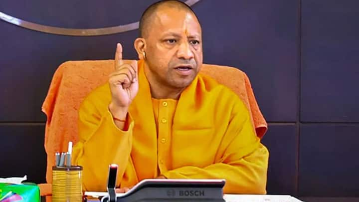 Yogi Adityanath has also given a big gift to the public on Diwali. There will be no power cut in the state from 28th October to 15th November. Apart from this, those having Ujjwala gas connection will get free cylinder.