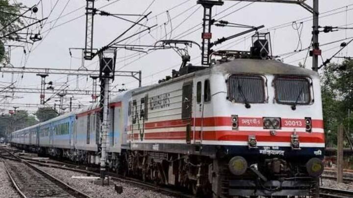 ट्रेन नंबर 04048, आनंद विहार-कटिहार स्पेशल ट्रेन: ये ट्रेन दिल्ली के आनंद विहार रेलवे स्टेशन से मंगलवार दोपहर 15-30 बजे चलकर दूसरे दूसरे दिन दोपहर 3 बजे कटिहार जंक्शन पहुंचेगी. ट्रेन गोविंदपुरी, प्रयागराज जं., पं.दीन दयाल उपाध्याय जं., बक्सर, आरा, पाटलिपुत्र, हाजीपुर जं., बरौनी जं., बेगुसराय, खगड़िया जं. एवं मानसी जं. पर रुकेगी.