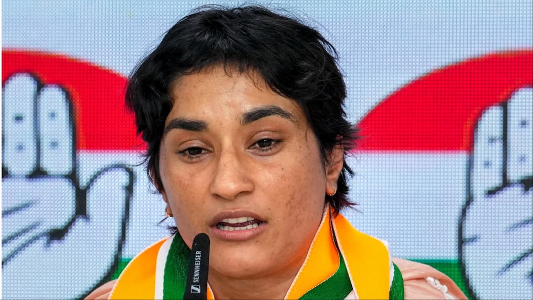 Haryana IPS Officer Sexual Assault Case Congress MLA Vinesh Phogat demanding punishment for culprits Haryana: IPS अधिकारी पर महिला पुलिसकर्मियों से यौन उत्पीड़न का आरोप, विनेश फोगाट बोलीं- ‘बेटियों के…’
