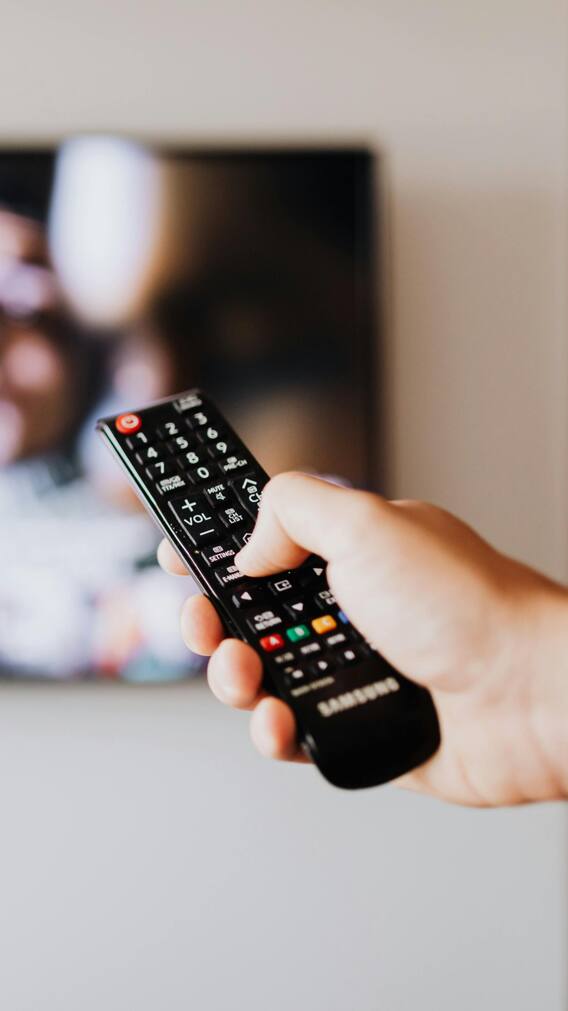 कितनी दूरी से देखना चाहिए TV?