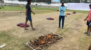 Ranji Trophy: ਵਾਹ ਜੀ ਵਾਹ ਕਿਆ ਹੀ ਬਾਤਾਂ ! ਸਭ ਤੋਂ ਅਮੀਰ ਬੋਰਡ ਪਾਥੀਆਂ ਦੀ ਅੱਗ ਬਾਲ਼ਕੇ ਸੁਕਾ ਰਿਹਾ ਕ੍ਰਿਕਟ ਪਿੱਚ, ਤਸਵੀਰਾਂ ਹੋਈਆਂ ਵਾਇਰਲ