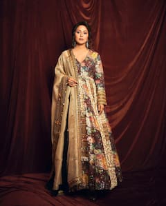 Diwali 2024: मल्टीकलर अनारकली सूट में फूलझड़ी बनकर हिना खान ने दिए पोज, तस्वीरों ने उड़ाए फैंस के होश