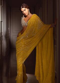 Diwali 2024: दिवाली  पार्टी में  लगना चाहती हैं ग्लैमरस, कृति से जाह्नवी कपूर तक की इन सीक्वेन साड़ी से करें खुद को स्टाइल