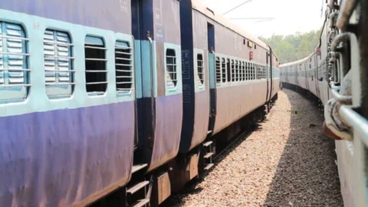 ट्रेन नंबर 02248, नई दिल्ली-पटना स्पेशल ट्रेन:ट्रेन नई दिल्ली रेलवे स्टेशन से सुबह 8:25 बजे चलेगी और अगले दिन शाम 8:20 बजे पटना स्टेशन पहुंचेगी. ट्रेन कानपुर सेंट्रल, प्रयागराज जं., पं. दीन दयाल उपाध्याय जंक्शन, बक्सर एवं आरा स्टेशन पर रुकेगी.