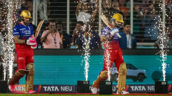 IPL 2025 RCB Retention: रॉयल चैलेंजर्स बैंगलोर की रिटेंशन लिस्ट में छह खिलाड़ियों को जगह मिल सकती है. इसमें विराट कोहली के साथ-साथ ग्लेन मैक्सवेल को भी जगह मिल सकती है.