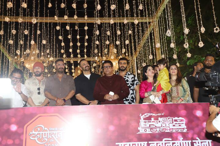 इनके अलावा इस जश्न में टाइगर श्रॉफ भी शामिल हुए. जो इस फिल्म में पुलिस ऑफिसर का किरदार निभाने वाले हैं.