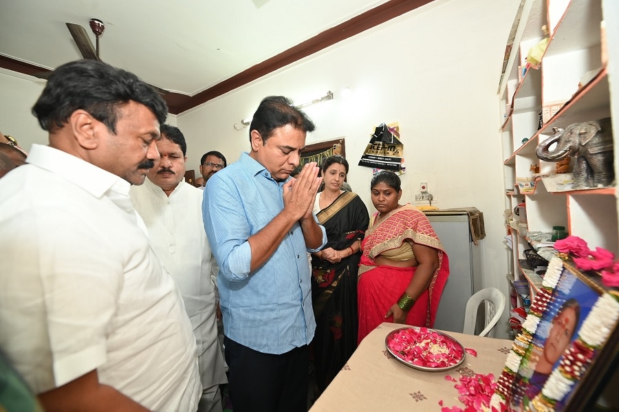 KTR News: బుచ్చమ్మది ఆత్మహత్య కాదు, రేవంత్ రెడ్డి ప్రభుత్వం చేసిన హత్య - ఆమె కుటుంబానికి కేటీఆర్ పరామర్శ