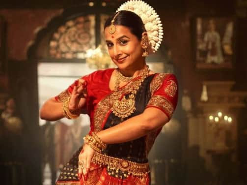 Vidya Balan was in the original film. After this, the actress has now made a comeback in the third installment of the franchise. Vidya will once again be seen in her iconic Manjulika character. The actress has been paid Rs 10 crore as fees for 'Bhool Bhulaiyaa 3'.