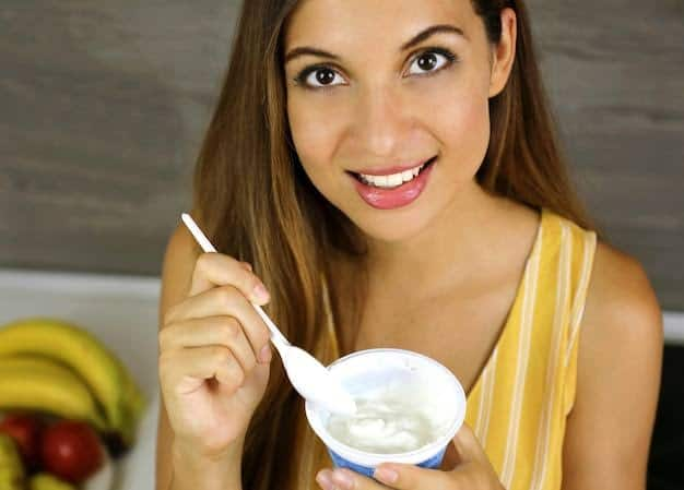 Vitamin B12 is essential for the body's nerves, brain and blood. This vitamin is found in very few foods. Its deficiency is more and more visible among people these days. Since curd is made from milk, a small amount of vitamin B12 is obtained from it.