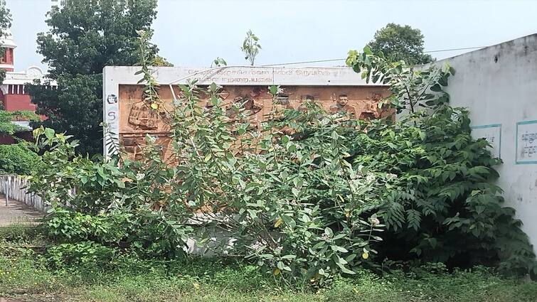 Thanjavur news Kumbakonam Boys College Sculptures damaged - TNN கும்பகோணம் ஆண்கள் கல்லூரி முன்னாள் மாணவர்கள் வேதனை? எதற்காக தெரியுங்களா?