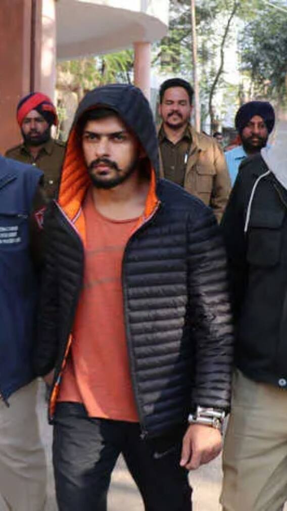 लॉरेंस बिश्नोई से मिलने कोर्ट में क्यों पहुंच गई थीं लड़कियां?