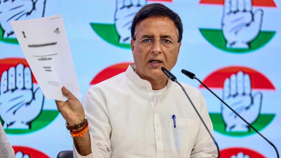 Congress MP Randeep Surjewala Says Haryana Punjab suffer due to farmers protest on paddy ANN 'हरियाणा और पंजाब को किसान आंदोलन का मिल रहा बदला', रणदीप सुरजेवाला ने साधा केंद्र पर निशाना