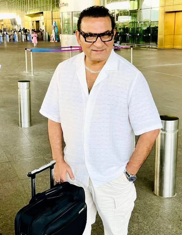 Let us tell you that even after making a good start in 1984, Abhijeet had to struggle for years. Then after 6 years he got a chance to sing in Salman Khan's film Baaghi and his luck shined.