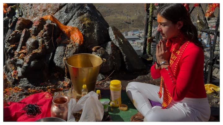 Bollywood actress Sara Ali Khan sought blessings at Kedarnath and shared pictures from her visit.