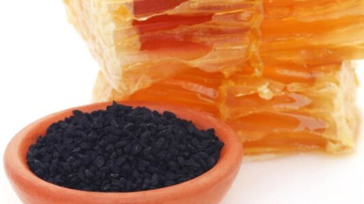 ত্বকের জন্যও কালোজিরে এবং মধু অত্যন্ত উপকারী। ব্রণর সমস্যা দূর হয়। প্রদাহজনিত সমস্যা থেকে মুক্তি মেলে। ত্বকের ঔজ্জ্বল্য বাড়ে এবং স্বাস্থ্য ফেরে।