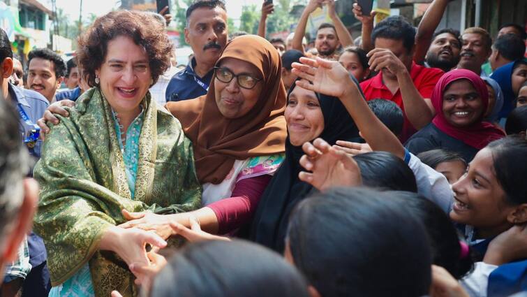 Priyanka Gandhi accuses Modi govt of neglecting Wayanad rehab efforts Priyanka Gandhi:மத்திய அரசு தொழிலதிபர்களுக்கு உறுதுணையாக இருக்கிறது; மக்களுக்கு அல்ல! - பிரியங்கா காந்தி
