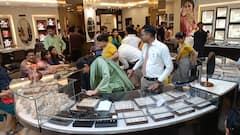 धनतेरस: खरीददारों की भीड़ से गुलजार हुए प्रयागराज के बाजार, महंगाई का नहीं दिखा असर