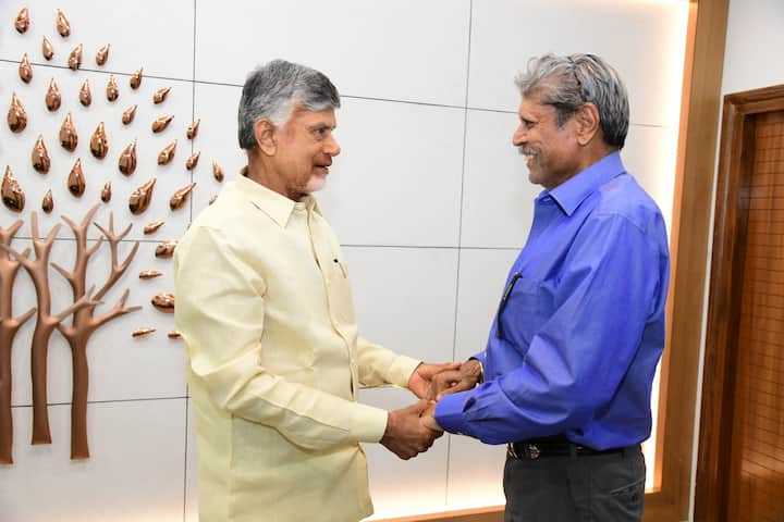 రాష్ట్రంలో స్పోర్ట్స్ కు చేయూత అందించి, స్పోర్ట్స్ హబ్ గా మార్చడానికి ఏపీ ప్రభుత్వం ఎల్లప్పుడూ సిద్ధంగా ఉంటుందన్నారు. క్రికెట్ దిగ్గజం కపిల్ దేవ్, ఆయన టీంను కలిసినందుకు చాలా సంతోషంగా ఉందని ఎక్స్ ఖాతాలో పోస్ట్ చేశారు.