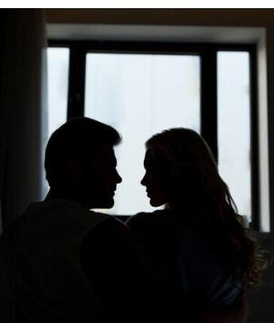 ਕੈਮਰਾ ਔਨ ਹੋਣ 'ਤੇ ਵੱਜੇਗਾ ਅਲਾਰਮ   ਜੇਕਰ ਤੁਹਾਡਾ ਪਾਟਨਰ ਕੈਮਰਾ ਔਨ ਕਰਨ ਦੀ ਕੋਸ਼ਿਸ਼ ਕਰਦਾ ਹੈ, ਤਾਂ ਇਹ ਐਪ ਅਲਰਟ ਭੇਜਦਾ ਹੈ ਅਤੇ ਅਲਾਰਮ ਵੱਜਦਾ ਹੈ। ਇਹ ਐਪ ਡਿਜੀਟਲ ਰੂਪ ਵਿੱਚ ਲੋਕਾਂ ਦੀ ਗੋਪਨੀਯਤਾ ਦੀ ਰੱਖਿਆ ਕਰਦੀ ਹੈ। ਦੱਸ ਦੇਈਏ ਕਿ ਬਿਲੀ ਬੁਆਏ ਨੇ ਦੱਸਿਆ ਕਿ ਇਸ ਐਪ ਦੀ ਵਰਤੋਂ 30 ਤੋਂ ਵੱਧ ਦੇਸ਼ਾਂ ਵਿੱਚ ਕੀਤੀ ਜਾ ਰਹੀ ਹੈ। ਇਹ ਐਂਡਰਾਇਡ ਸਮਾਰਟਫੋਨ ਉਪਭੋਗਤਾਵਾਂ ਲਈ ਉਪਲਬਧ ਹੈ ਅਤੇ ਆਉਣ ਵਾਲੇ ਦਿਨਾਂ ਵਿੱਚ iOS ਡਿਵਾਈਸਾਂ ਵਿੱਚ ਵੀ ਉਪਲਬਧ ਹੋਵੇਗਾ।