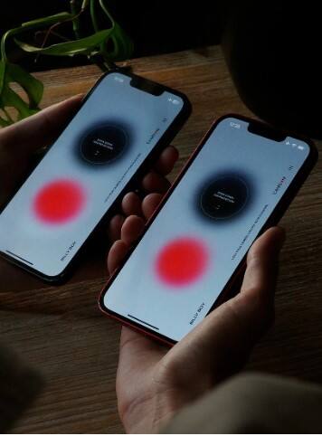 ਕੁਝ ਲੋਕ ਇਸ ਦੀ ਤਾਰੀਫ ਕਰ ਰਹੇ ਹਨ ਤਾਂ ਕੁਝ ਲੋਕ ਇਸ ਨੂੰ ਬੇਕਾਰ ਕਾਢ ਦੱਸ ਰਹੇ ਹਨ। ਕੰਪਨੀ ਨੇ ਕਿਹਾ ਕਿ ਸਾਡੇ ਫੋਨ 'ਚ ਜ਼ਿਆਦਾਤਰ ਪ੍ਰਾਈਵੇਟ ਡਾਟਾ ਸੇਵ ਹੁੰਦਾ ਹੈ। ਅਜਿਹੀ ਸਥਿਤੀ ਵਿੱਚ, ਅਸੀਂ ਆਪਣੀ ਨਿੱਜੀ ਚੀਜ਼ਾਂ ਨੂੰ ਬਿਨਾਂ ਇਜਾਜ਼ਤ ਦੇ ਰਿਕਾਰਡ ਹੋਣ ਤੋਂ ਬਚਾਉਣ ਲਈ ਅਜਿਹਾ ਐਪ ਬਣਾਇਆ ਹੈ।