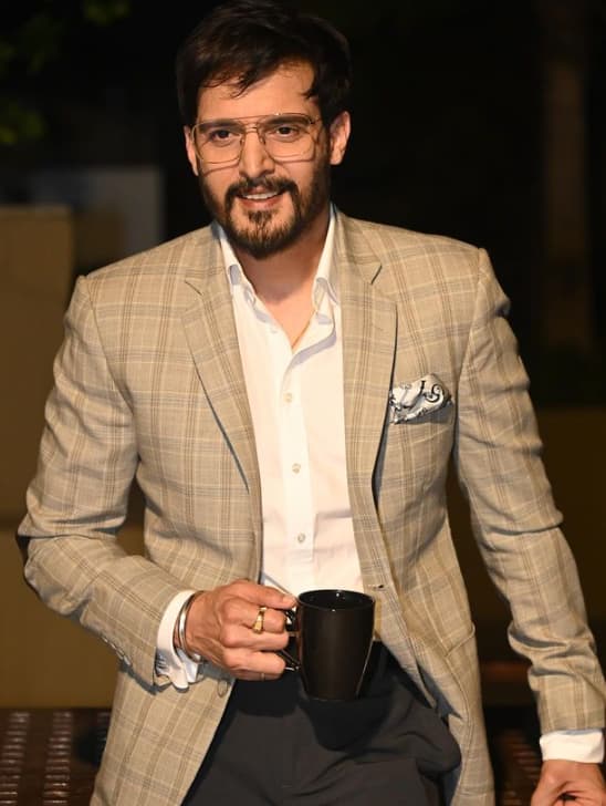 हम जिस एक्टर की बात कर रहे हैं वो कोई और नहीं जिमी शेरगिल हैं. जिमी ने पंजाब में टेरेरिज्म पर बेस्ड गुलज़ार निर्देशित फिल्म माचिस से अपने एक्टिंग करियर की शानदार शुरुआत की थी. फिल्म ने बॉक्स ऑफिस पर काफी अच्छा प्रदर्शन किया और इंडस्ट्री के सभी टॉर फिल्म मेकर्स की नजरों में भी वे आ गए थे.