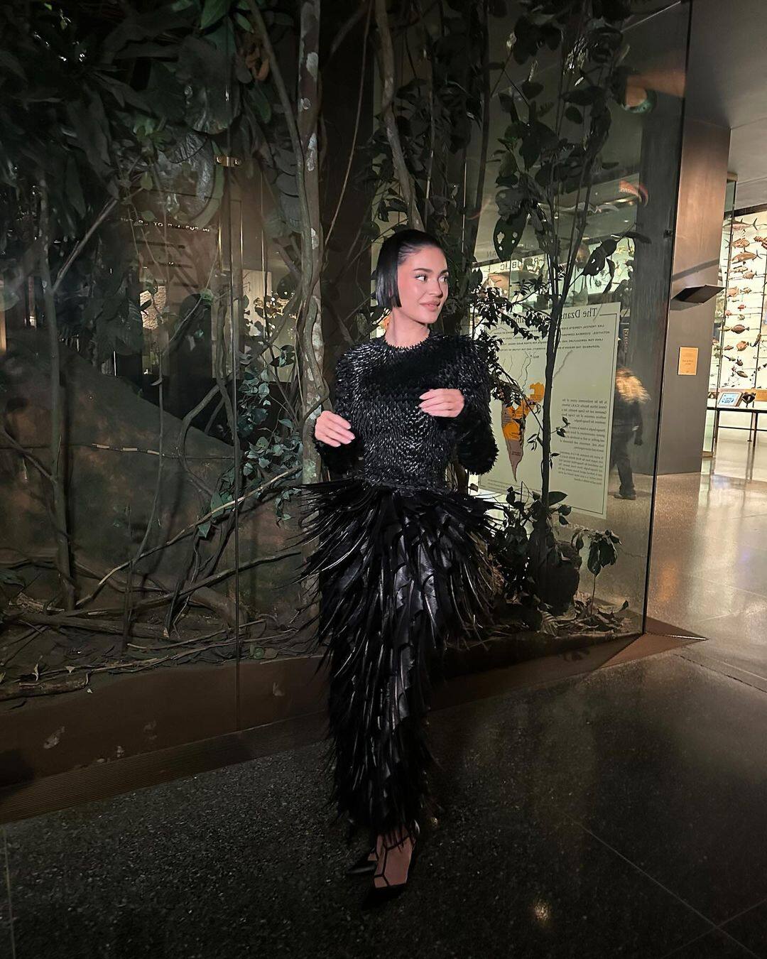 kylie jenner black dress with crown Sequined Strapless Velvet Evening Dress