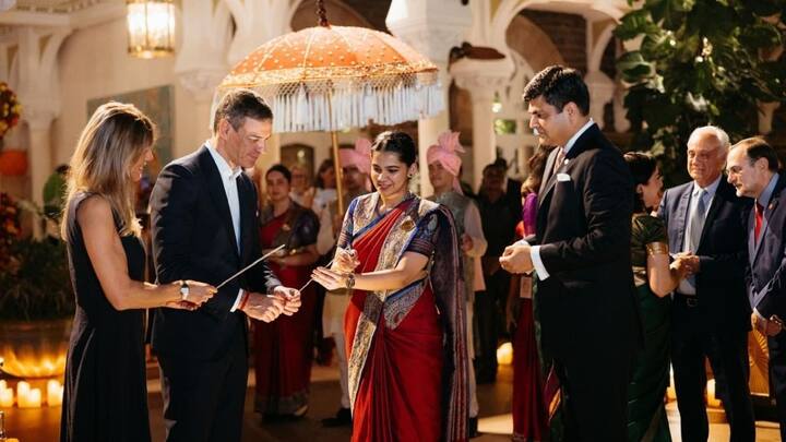 सांचेज तीन दिनों की भारत यात्रा पर हैं. वे मुंबई में एक कार्यक्रम में हिस्सा लेने वाले हैं.