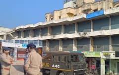 Demolition: અમદાવાદમાં ચાલ્યુ 'દાદાનું બૂલડૉઝર', જુહાપુરામાં ગેરકાયદે શોપિંગ સેન્ટર તોડી પડાયું