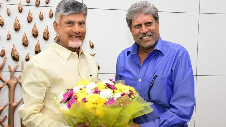 Kapil Dev Meets Chandrababu | ఏపీ సీఎం చంద్రబాబును క్రికెట్ లెజెండ్ కపిల్ దేవ్ కలిశారు. ఉండవల్లిలోని చంద్రబాబు నివాసంలో భేటీ అయ్యి అంతర్జాతీయ గోల్ఫ్ కోర్స్ క్లబ్ ఏర్పాటుపై చర్చించారు.